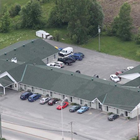 Motel Les Pignons Verts Buckingham Esterno foto