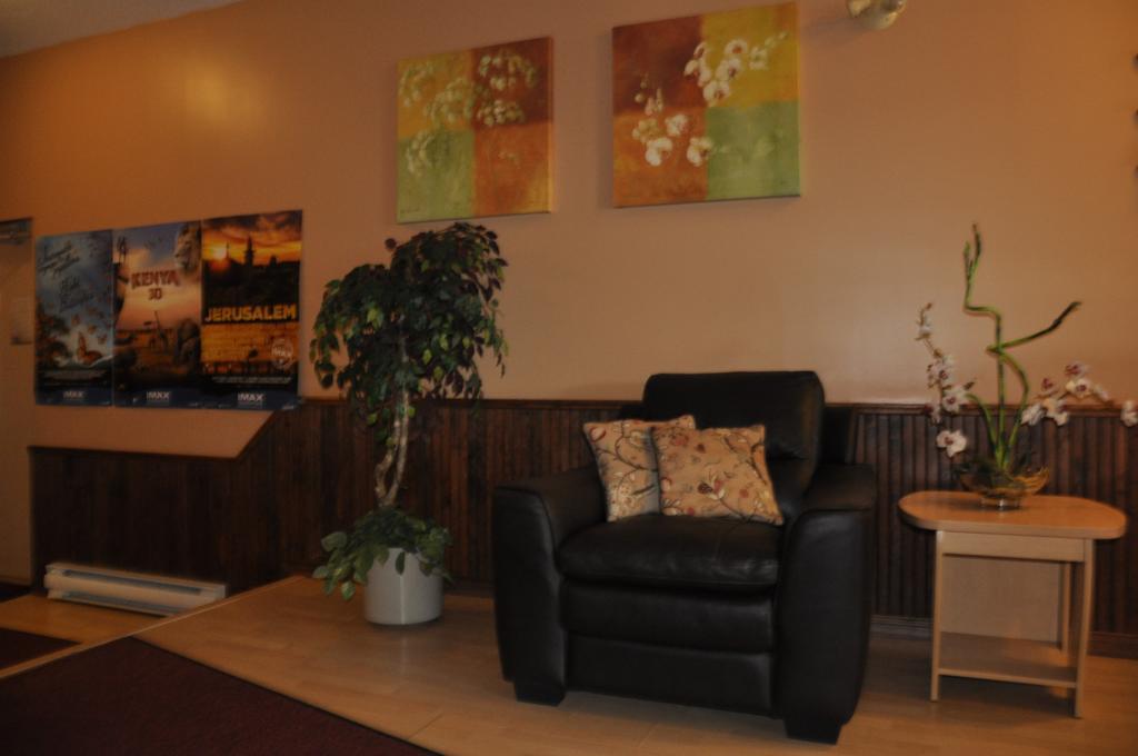 Motel Les Pignons Verts Buckingham Esterno foto