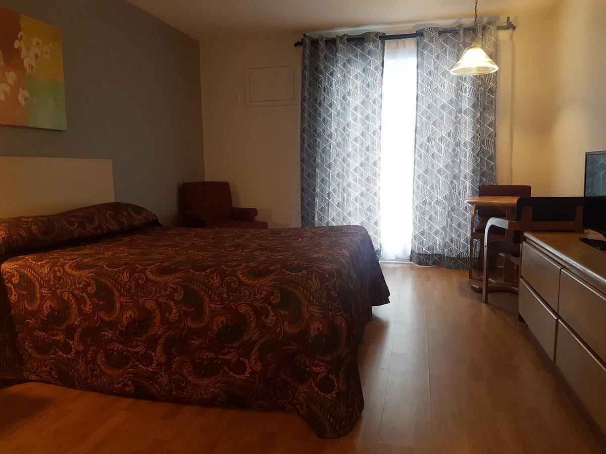 Motel Les Pignons Verts Buckingham Esterno foto